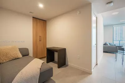 121 NE 5th St #1710, Miami, FL 33132 - Photo 4