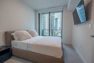 121 NE 5th St, Miami, FL 33132 - Photo 16