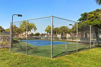 400 Palm Cir W #208, Pembroke Pines, FL 33025 - Photo 34