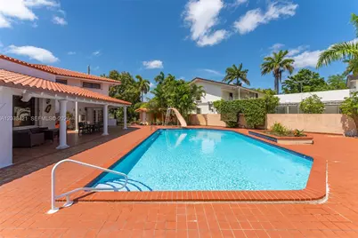 8390 SW 2nd St, Miami, FL 33144 - Photo 12