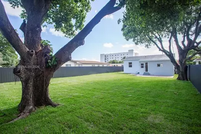 449 E 10th St, Hialeah, FL 33010 - Photo 26