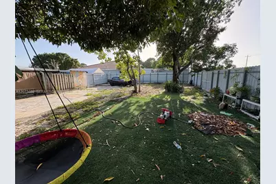 3001 NW 106th St, Miami, FL 33147 - Photo 18