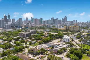 769 NW 10th St, Miami, FL 33136 - Photo 18