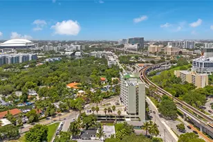 769 NW 10th St, Miami, FL 33136 - Photo 14