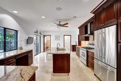612 Hibiscus Dr, Hallandale Beach, FL 33009 - Photo 10