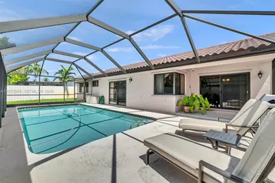 6302 NW 201st Ter, Hialeah, FL 33015 - Photo 2