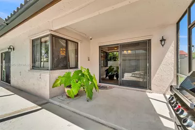 6302 NW 201st Ter, Hialeah, FL 33015 - Photo 16