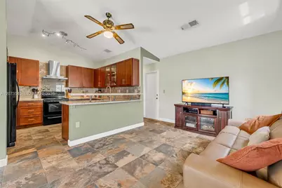 6302 NW 201st Ter, Hialeah, FL 33015 - Photo 20