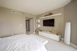 7000 Island Blvd, Aventura, FL 33160 - Photo 10