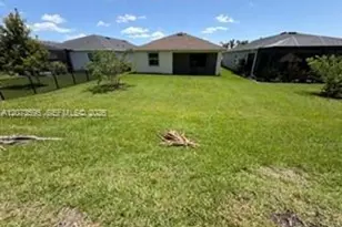 556 SE Mulberry Wy, Port Saint Lucie, FL 34984 - Photo 18