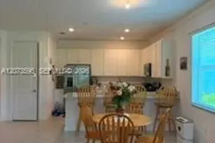 556 SE Mulberry Wy, Port Saint Lucie, FL 34984 - Photo 4
