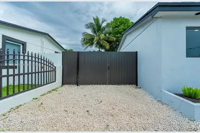 1301 NW 176th Ter, Miami Gardens, FL 33169 - Photo 24