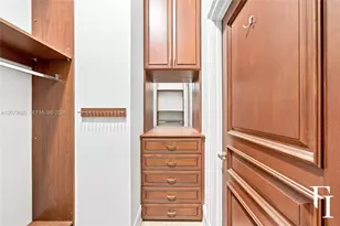 60 Edgewater Dr, Coral Gables, FL 33133 - Photo 16