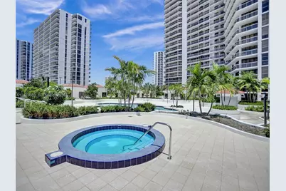 20281 E Country Club Dr #404, Aventura, FL 33180 - Photo 8