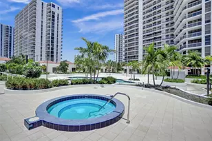 20281 E Country Club Dr, Aventura, FL 33180 - Photo 8