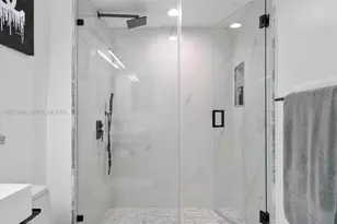 41 SE 5th St, Miami, FL 33131 - Photo 26