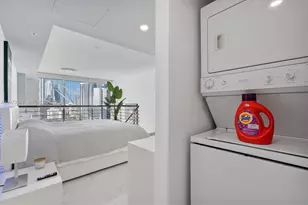 41 SE 5th St, Miami, FL 33131 - Photo 22
