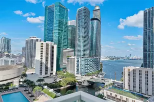 41 SE 5th St, Miami, FL 33131 - Photo 12
