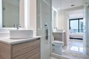 121 NE 34th St, Miami, FL 33137 - Photo 24
