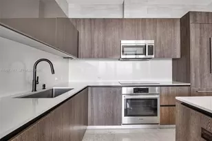 88 SW 7th St, Miami, FL 33130 - Photo 12