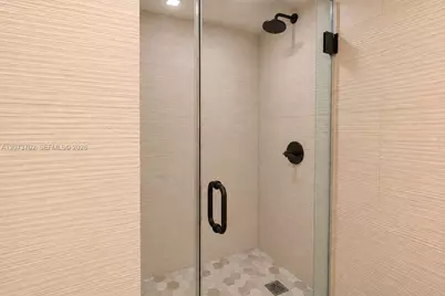 5601 Collins Ave #1009, Miami Beach, FL 33140 - Photo 14