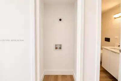 5601 Collins Ave #1009, Miami Beach, FL 33140 - Photo 12