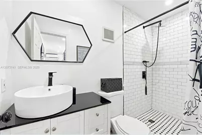 681 W 55th Pl, Hialeah, FL 33012 - Photo 14