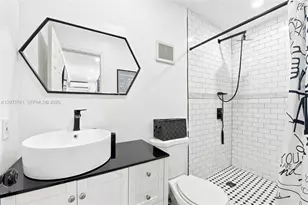 681 W 55th Pl, Hialeah, FL 33012 - Photo 14