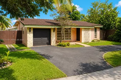 1060 N Douglas Rd, Pembroke Pines, FL 33024 - Photo 2