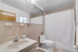 980 W 43rd Pl, Hialeah, FL 33012 - Photo 14