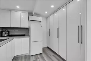 980 W 43rd Pl, Hialeah, FL 33012 - Photo 10