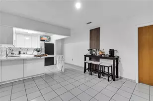 980 W 43rd Pl, Hialeah, FL 33012 - Photo 6