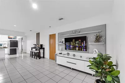 980 W 43rd Pl, Hialeah, FL 33012 - Photo 8