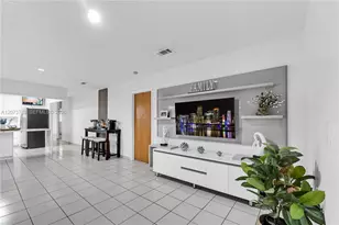 980 W 43rd Pl, Hialeah, FL 33012 - Photo 8