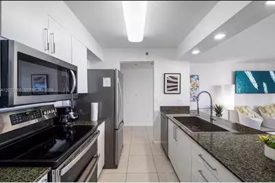 1200 Brickell Bay Dr #4101, Miami, FL 33131 - Photo 6