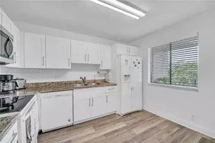 307 Lakeview Dr, Weston, FL 33326 - Photo 28