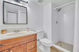 307 Lakeview Dr, Weston, FL 33326 - Photo 20