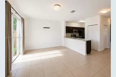 142 SE 28th Ter #6, Homestead, FL 33033 - Photo 2