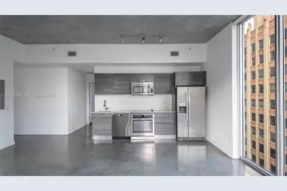 151 SE 1st St #811, Miami, FL 33131 - Photo 4
