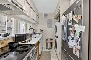 5240 NE 6th Ave, Oakland Park, FL 33334 - Photo 8