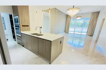 600 NE 27th St #604, Miami, FL 33137 - Photo 2