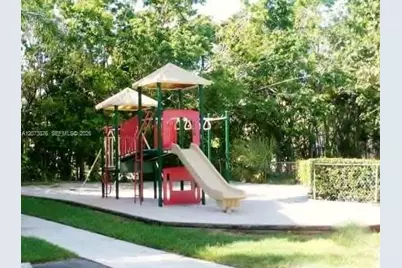 18328 NW 68th Ave #O, Hialeah, FL 33015 - Photo 14