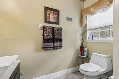 13215 NW 7th Dr, Plantation, FL 33325 - Photo 16