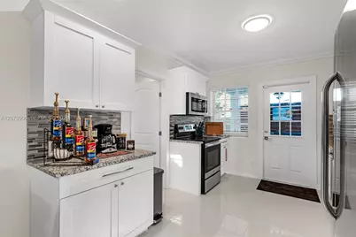 1075 NE 12 Ave #1075, Homestead, FL 33030 - Photo 8