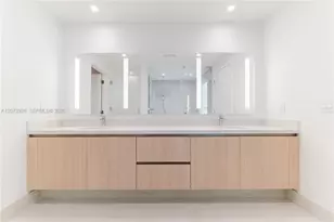 2411 Laguna Cir, Miami, FL 33181 - Photo 10