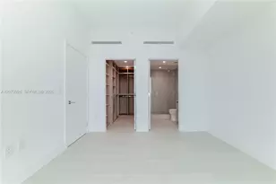 2411 Laguna Cir, Miami, FL 33181 - Photo 14