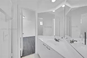 11201 Lakeview Dr, Coral Springs, FL 33071 - Photo 22