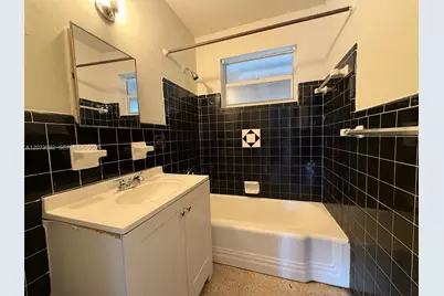 900 SW 5th St #2, Hallandale Beach, FL 33009 - Photo 8