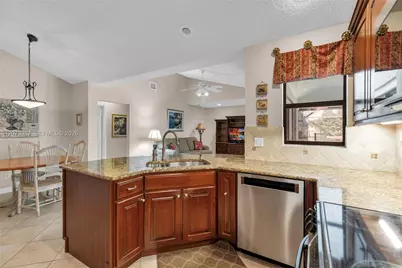 2140 SW 97th Ln, Davie, FL 33324 - Photo 2