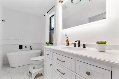 1000 NW 10th Ct, Miami, FL 33136 - Photo 18